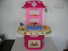 Rózsaszín műanyag játékkonyha