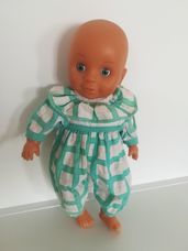 Hauck alvós csecsemő baba zöld kockás galléros ruhában