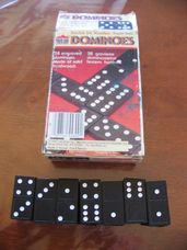 DOMINO papírdobozban