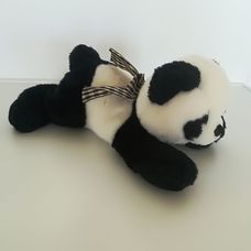 Hasaló plüss panda maci fekete-fehér kockás szalaggal
