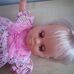 Szőke hajú retro baba rózsaszín mintás ruhácskában