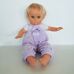 Szőke hajú retro baba lila kantáros rugdalózóban