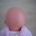 Csecsemő baba rózsaszín kabátkában
