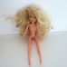 Hosszú szőke hullámos hajú Barbie jellegű baba