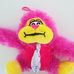 Tépőzáras kezű pink plüss majom nyakkendőben