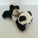 Hasaló plüss panda maci fekete-fehér kockás szalaggal